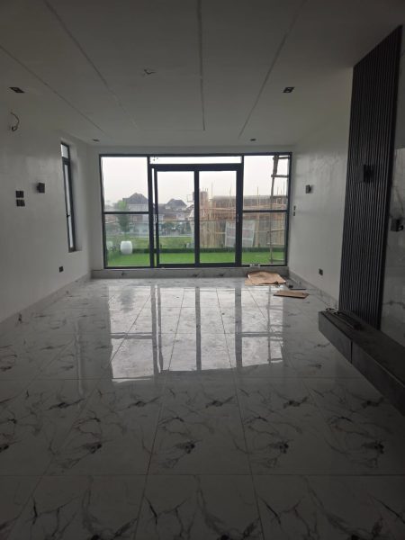 5 bedroom fully detached duplex with BQ and 2 extra rooms