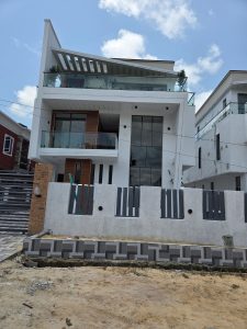 5 bedroom fully detached duplex with BQ and 2 extra rooms
