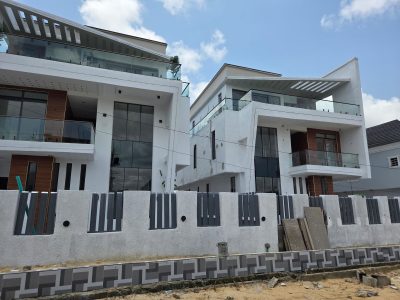 5 bedroom fully detached duplex with BQ and 2 extra rooms