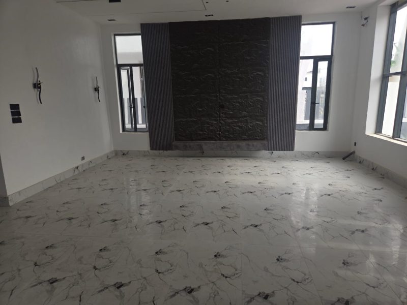 5 bedroom fully detached duplex with BQ and 2 extra rooms