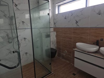5 bedroom fully detached duplex with BQ and 2 extra rooms
