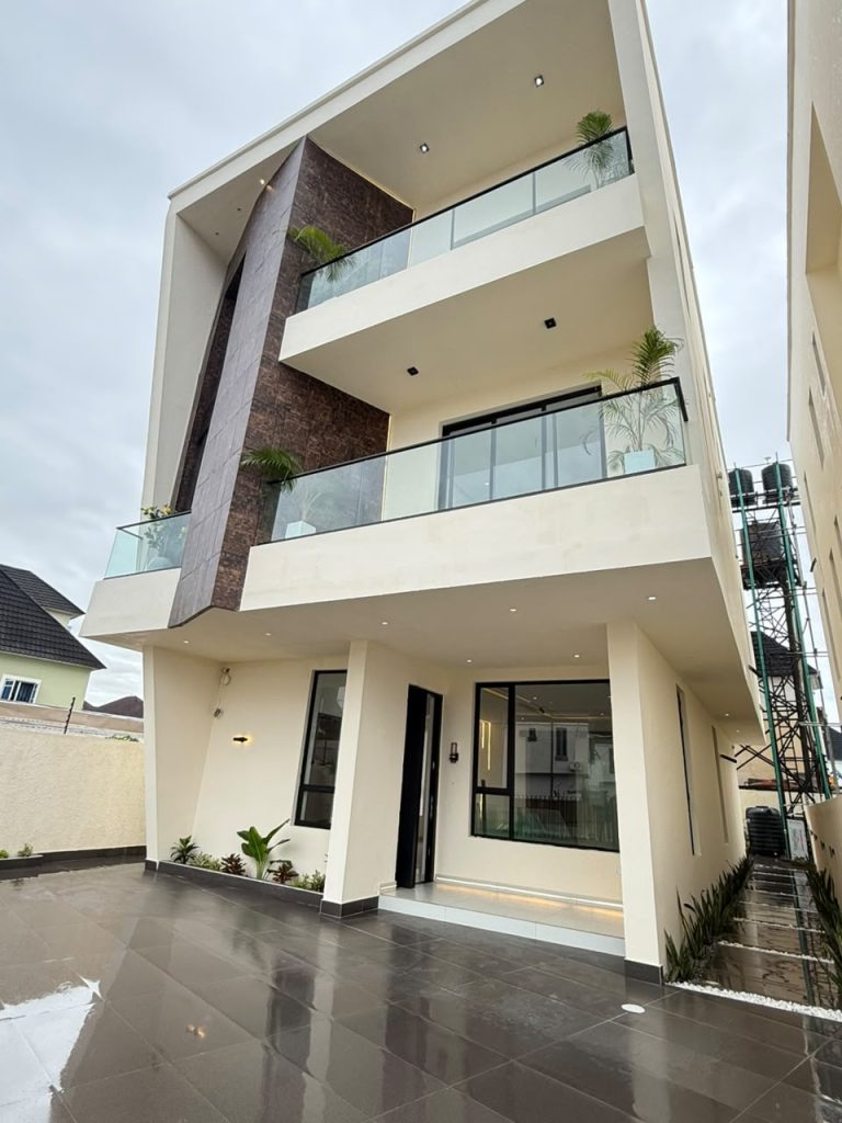 Newly Built 5 Bedroom Fully Detached Duplex