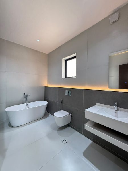 Newly Built 5 Bedroom Fully Detached Duplex