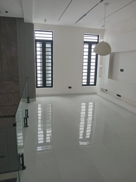 5 BEDROOM DUPLEX