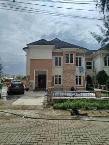 Furnished 4 bedroom duplex with BQ for rent.