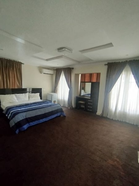 Furnished 4 bedroom duplex with BQ for rent.