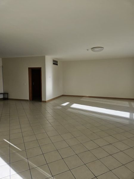 Spacious 3 bedroom apartment with a room bq