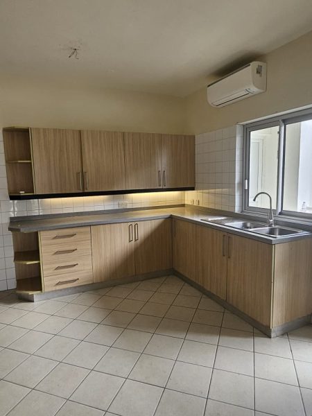 Spacious 3 bedroom apartment with a room bq