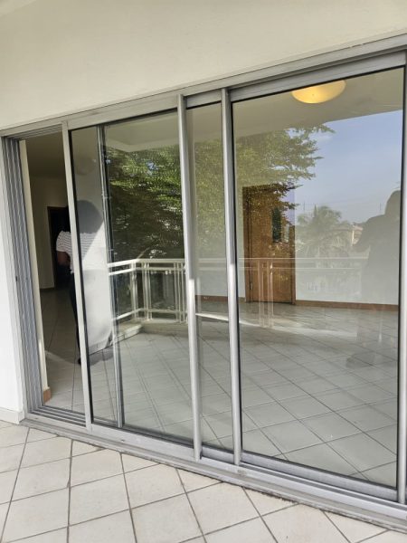 Spacious 3 bedroom apartment with a room bq