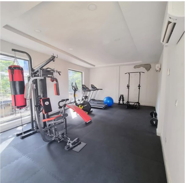 FULLY FURNISHED 3-BEDROOM APARTMENT WITH BQ