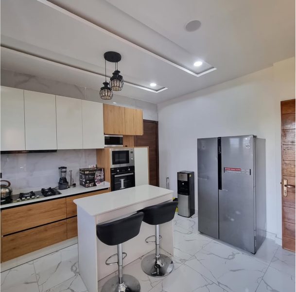 FULLY FURNISHED 3-BEDROOM APARTMENT WITH BQ