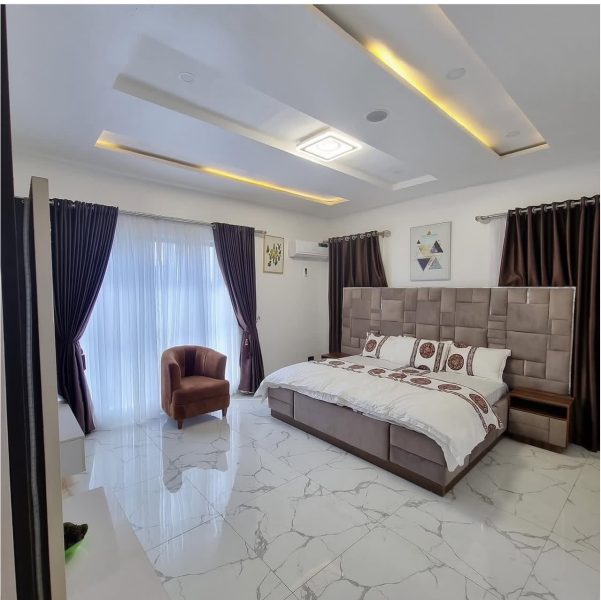 FULLY FURNISHED 3-BEDROOM APARTMENT WITH BQ
