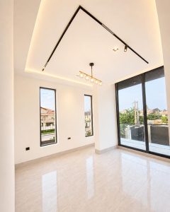 MULTIPLE BEDROOM DETACHED WITH BQ And SWIMMING POOL