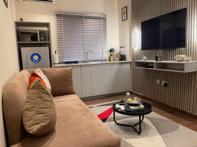 Exquisitely Furnished 1 Bedroom Apartment