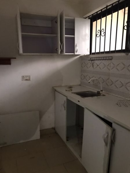 Multiple Mini Flat Off Admiralty Road