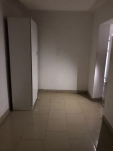 Multiple Mini Flat Off Admiralty Road