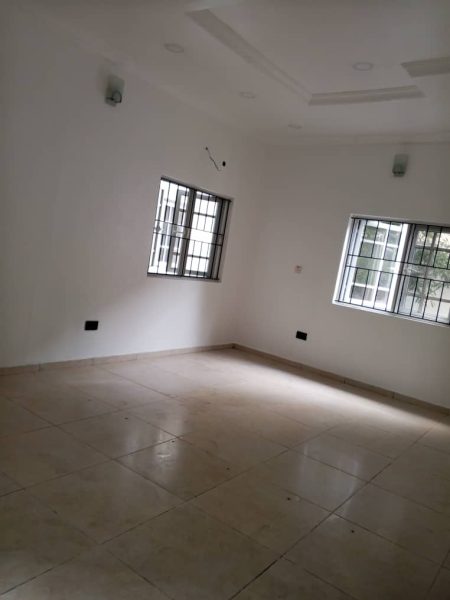 4 BEDROOM APARTMENT TO LET