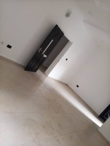 4 BEDROOM APARTMENT TO LET