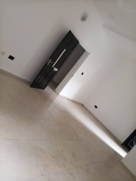 4 BEDROOM APARTMENT TO LET
