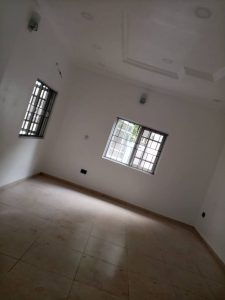 4 BEDROOM APARTMENT TO LET