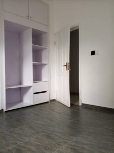 4 BEDROOM APARTMENT TO LET