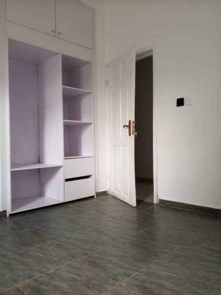 4 BEDROOM APARTMENT TO LET