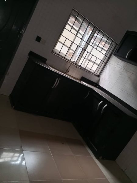 4 BEDROOM APARTMENT TO LET