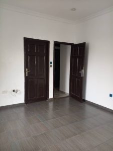 4 BEDROOM APARTMENT TO LET