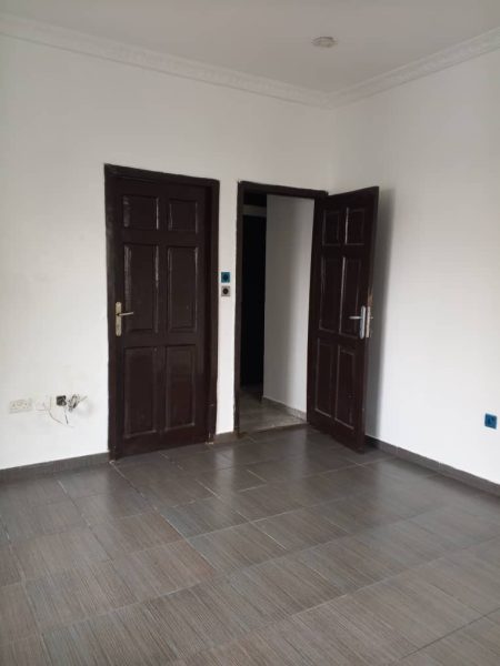 4 BEDROOM APARTMENT TO LET