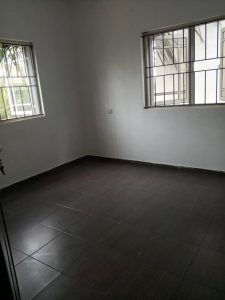 4 BEDROOM APARTMENT TO LET
