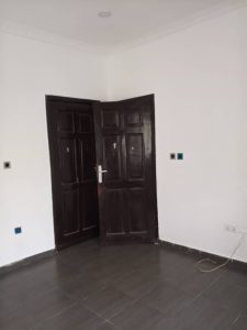 4 BEDROOM APARTMENT TO LET