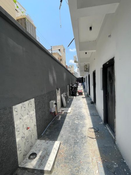 4 Bedrooms En-suite Smart House Terrace.