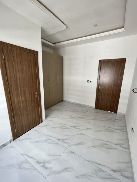 4 Bedrooms En-suite Smart House Terrace.