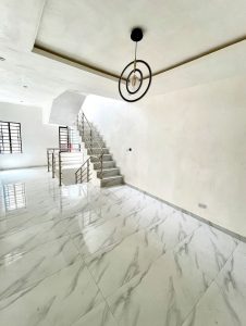 4 Bedrooms En-suite Smart House Terrace.