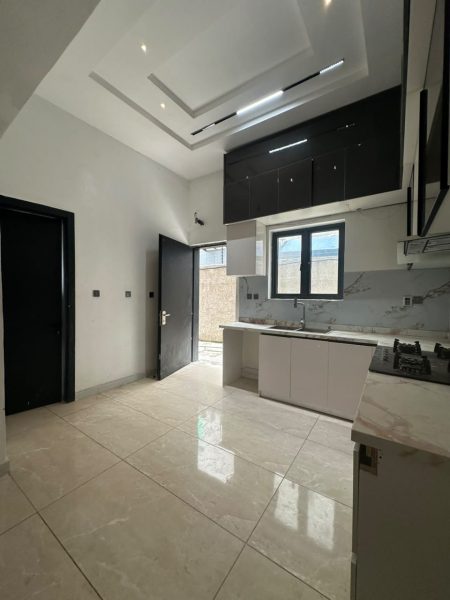 5 Bedroom Terrace With 2 BQs.