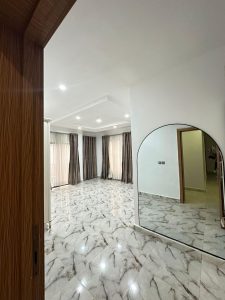 4-BEDROOMS TERRACE DUPLEX