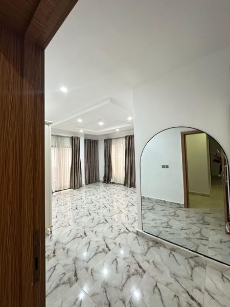 4-BEDROOMS TERRACE DUPLEX