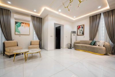 EXECUTIVE 5 BEDROOM MANSION