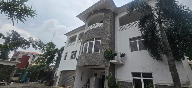 5-bedroom detached house on 3 floor with a garage , Study and swimming pool