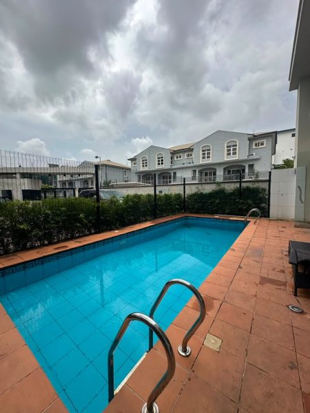 4 bedroom terrace with a room bq, swimming pool and gym