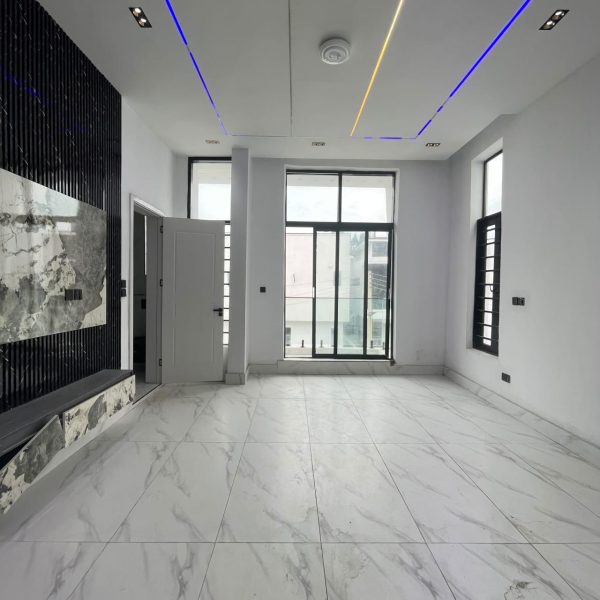 4 bedroom Semi detached with bq