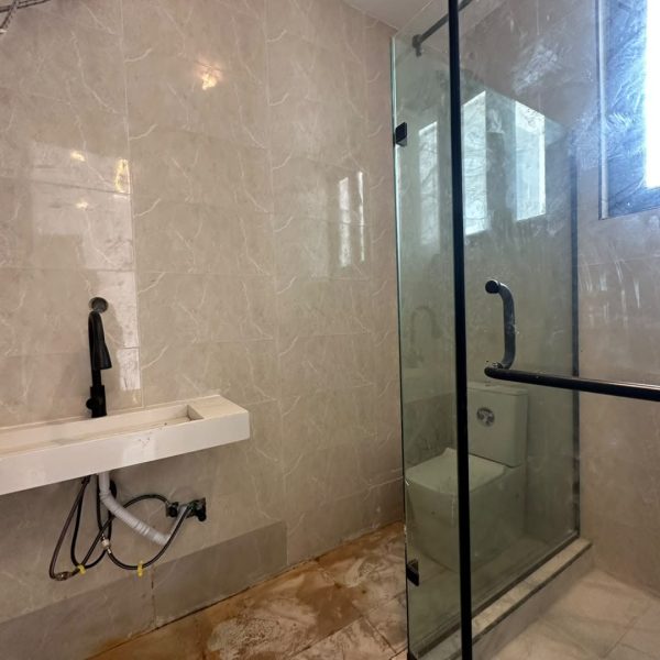 3 Bedroom Apartment with Gym, Lounge, Swimming pool and Water treatment