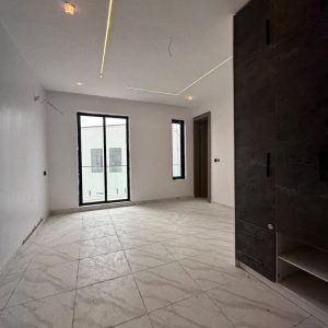 3 Bedroom Apartment with Gym, Lounge, Swimming pool and Water treatment