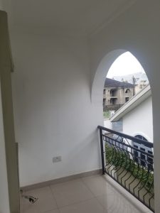 4 bedroom detached house with mini flat BQ.