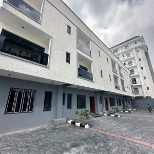 4 Bedroom terrace duplex with BQ, Swimming pool and Water treatment