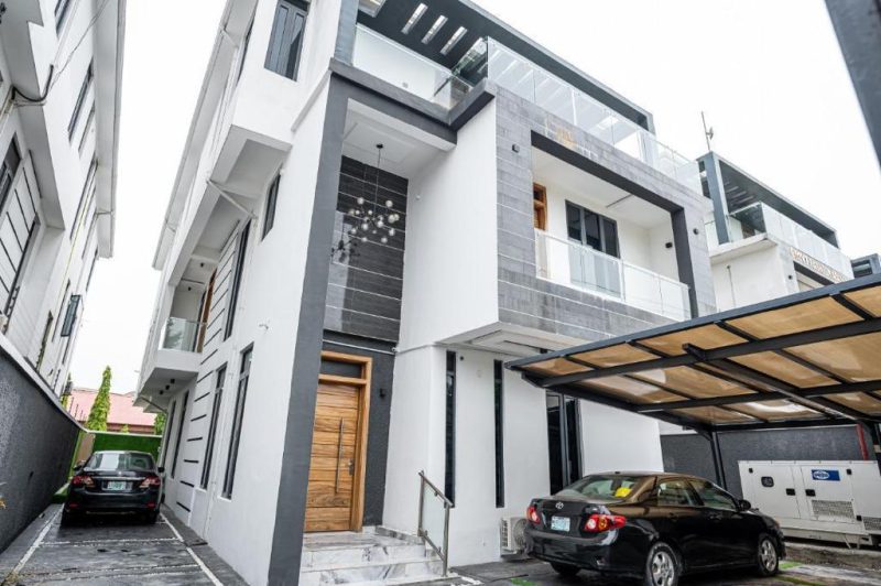 1 BEDROOM MINI FLAT TOP FLOOR