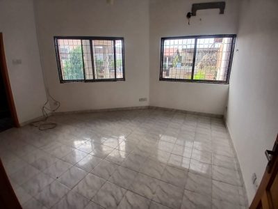 4 bedroom Terrace House with a room bq