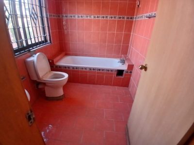 4 bedroom Terrace House with a room bq