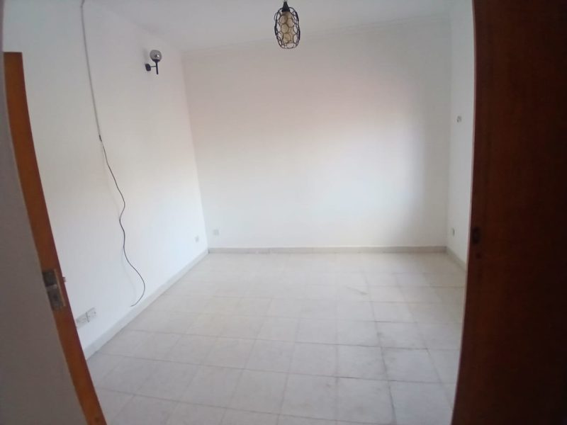 4 bedroom Terrace House with a room bq