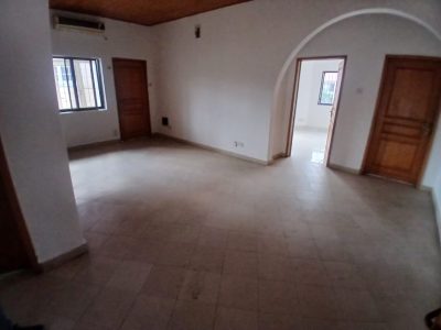 4 bedroom Terrace House with a room bq